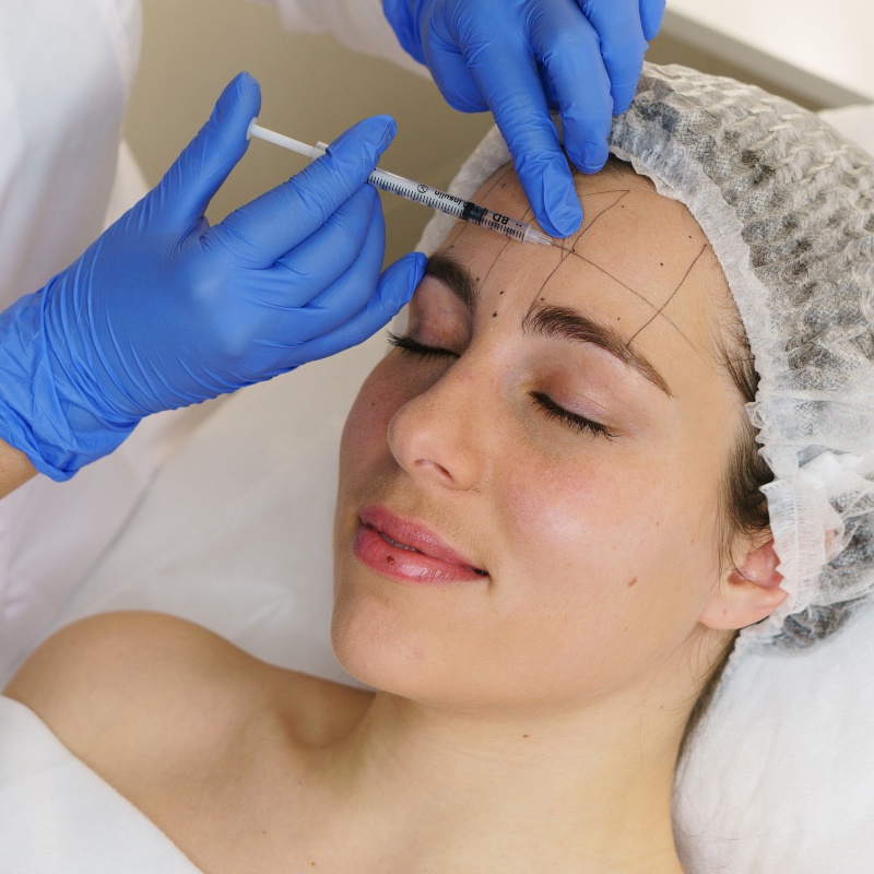 someone getting botox around their forehead